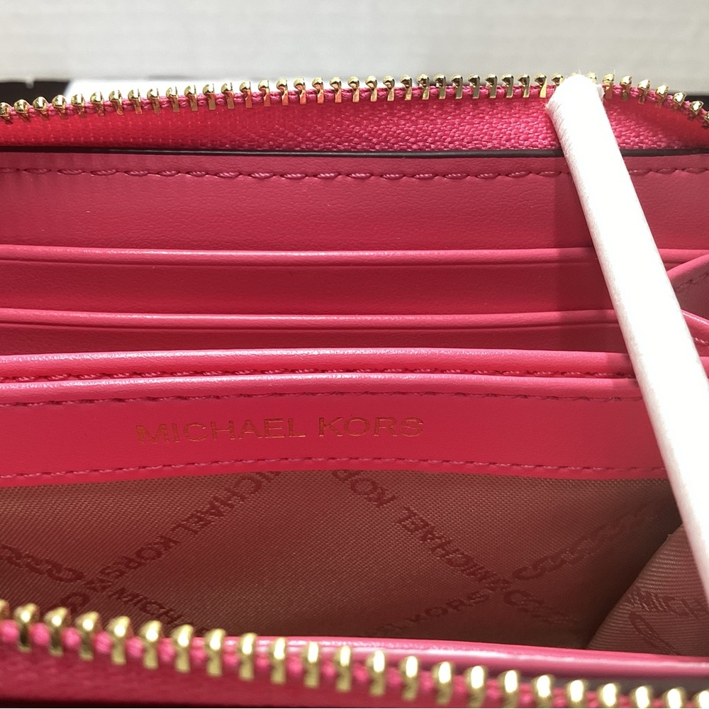 Michael Kors Wallet NWOT in a Pretty Pink - Picture 6 of 9